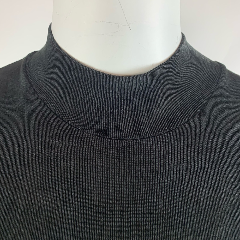 Jonden Mock Neck Short Sleeve Top- Small - Picture 3 of 4